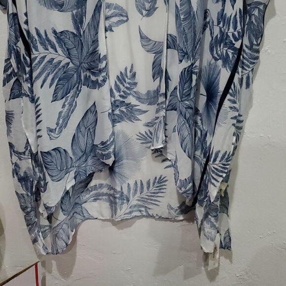 Blue and White Kimono Shrug - Picture 7 of 13